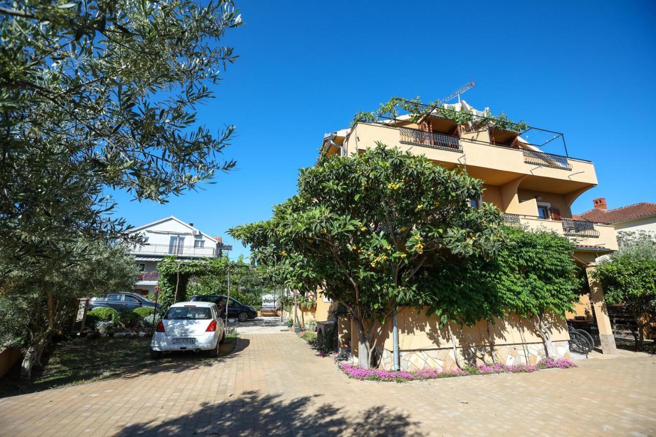 Apartments And Rooms Sinka Biograd Na Moru Εξωτερικό φωτογραφία