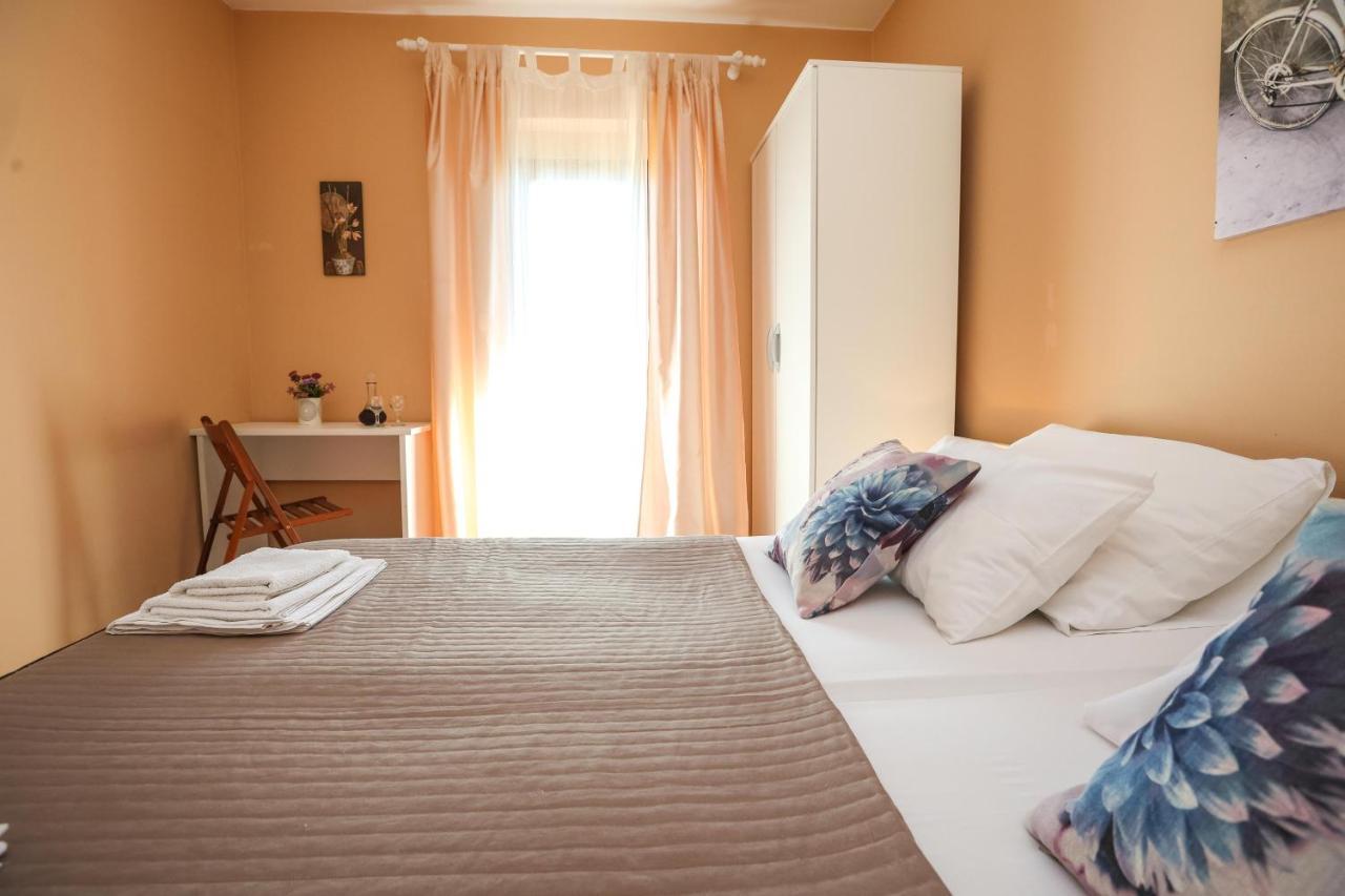 Apartments And Rooms Sinka Biograd Na Moru Εξωτερικό φωτογραφία