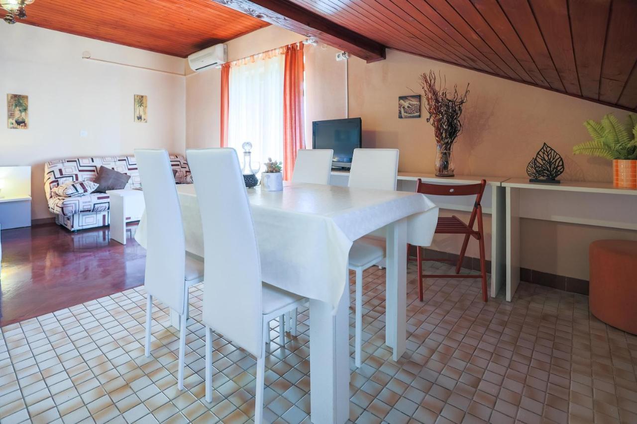 Apartments And Rooms Sinka Biograd Na Moru Εξωτερικό φωτογραφία