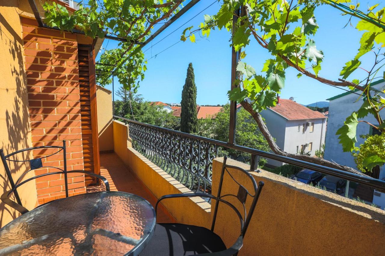 Apartments And Rooms Sinka Biograd Na Moru Εξωτερικό φωτογραφία