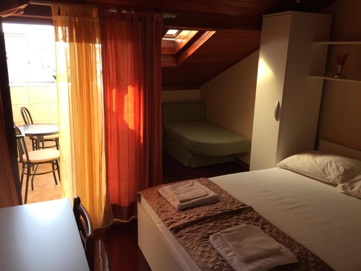 Apartments And Rooms Sinka Biograd Na Moru Εξωτερικό φωτογραφία